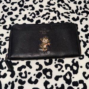 RARE COACH BaseMan Edition “WILD BEAST” WALLET 🖤